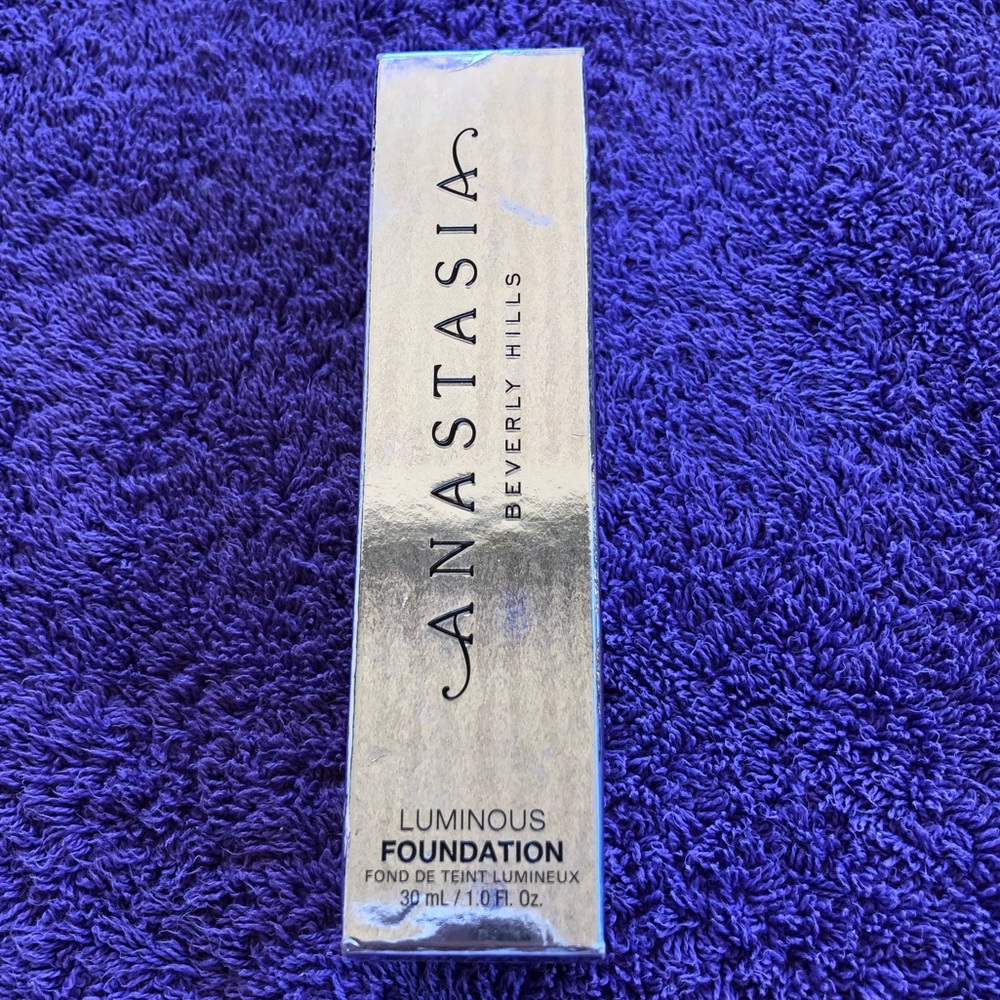 Anastasia Beverly Hills Foundation Shade 370W